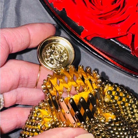 Vintage Gold Beaded Metal Mesh Minaudière Bag-Concertina Closure circa 1950-70 - Picture 6 of 12